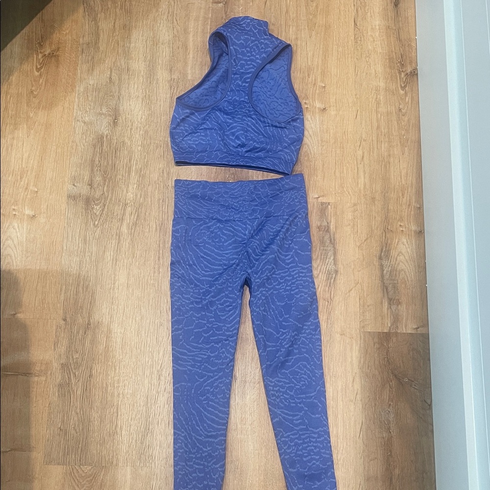 Gymshark Blue Patterned Set - Picture 3 of 5